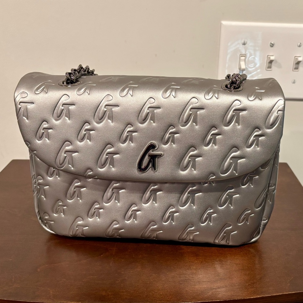 🩶 Glamaholic Monogram Medium Flap Bag 🩶